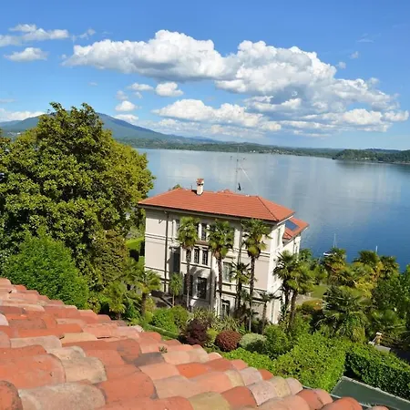 Apartment Relax On The Terrace With Lake View And Pool