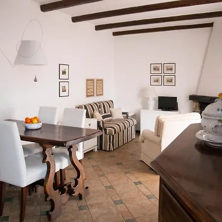 Relax On The Terrace With Lake View And Pool Apartment