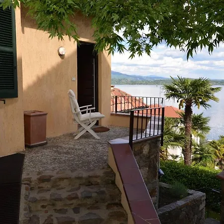 Relax On The Terrace With Lake View And Pool