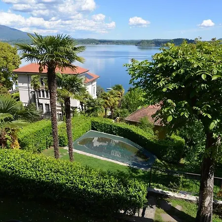 Apartment Relax On The Terrace With Lake View And Pool